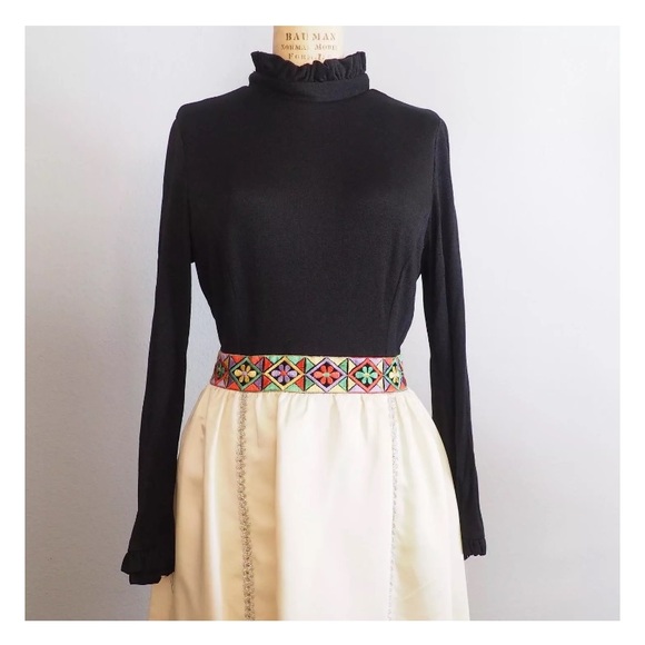 🥳HP🥳 1970’s True Vintage embroidered maxi dress - Picture 5 of 6